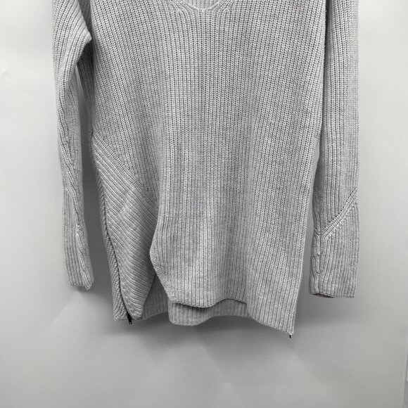 Cabi Womens Tight Knit Pullover Sweater V-Neck Long Sleeve Gray Size Small - Picture 3 of 9